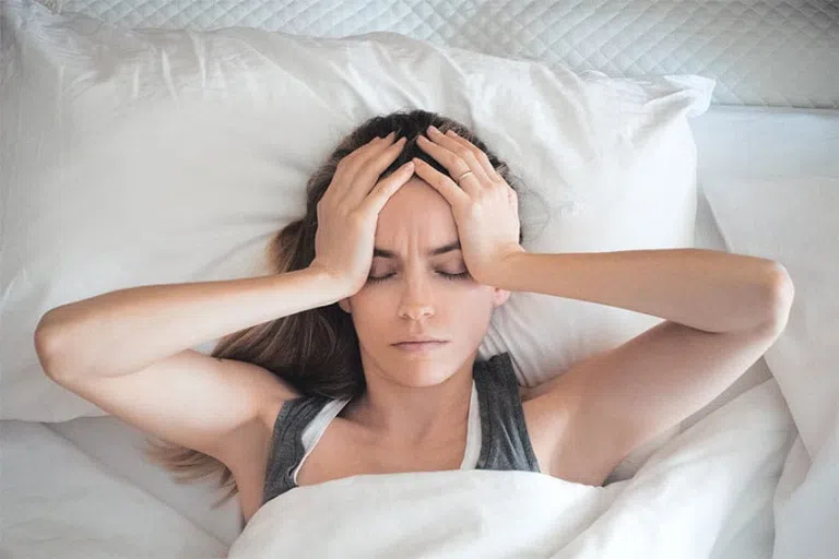 Vì sao ngủ trưa thường hay bị giật mình và cách khắc phục hiệu quả