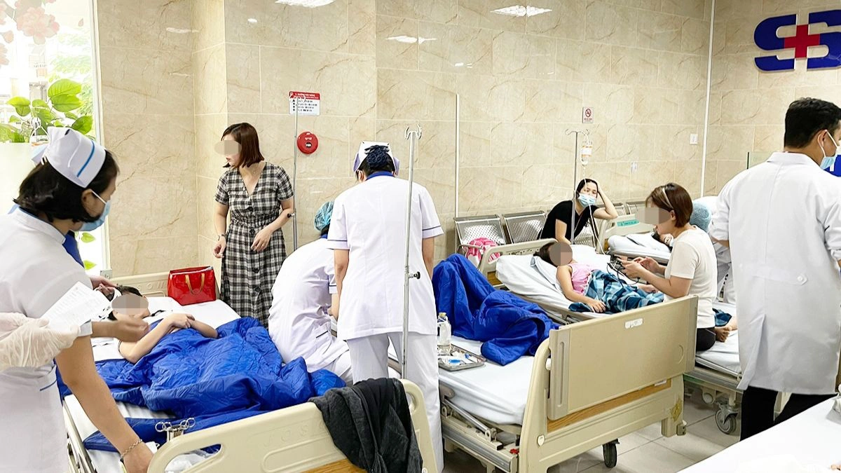 Liên tiếp các vụ ngộ độc thực phẩm quy mô lớn: Cách nào nhận biết sớm dấu hiệu?