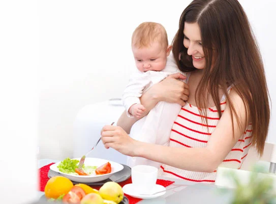 Những lưu ý về chế độ dinh dưỡng ở bà mẹ cho con bú