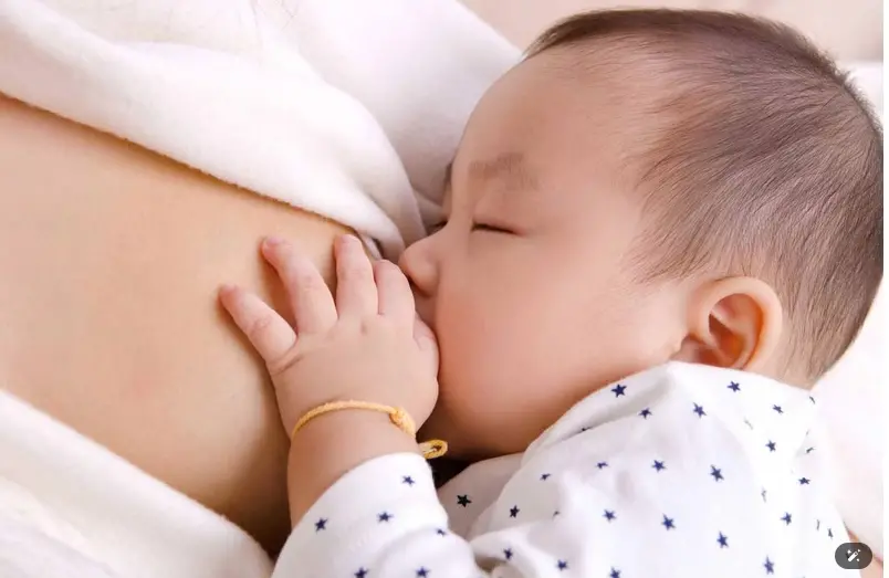 Sữa mẹ nguồn dinh dưỡng hàng đầu cho sự phát triển của trẻ