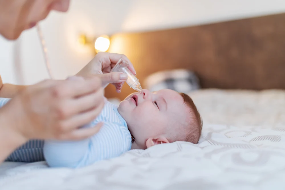 Trẻ nhỏ, trẻ sơ sinh ho 1-2 tiếng có sao không? Khi nào cần đưa bé đi khám?